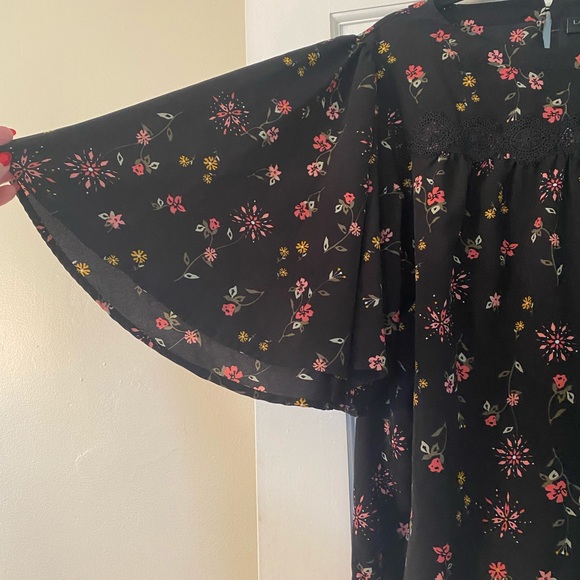 🌸 Lane Bryant Floral Top 18 🌸 - Picture 3 of 6